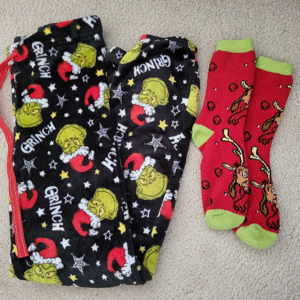 Grinch Cuffed Pajama Pants Size Medium and Max Reindeer Socks Set